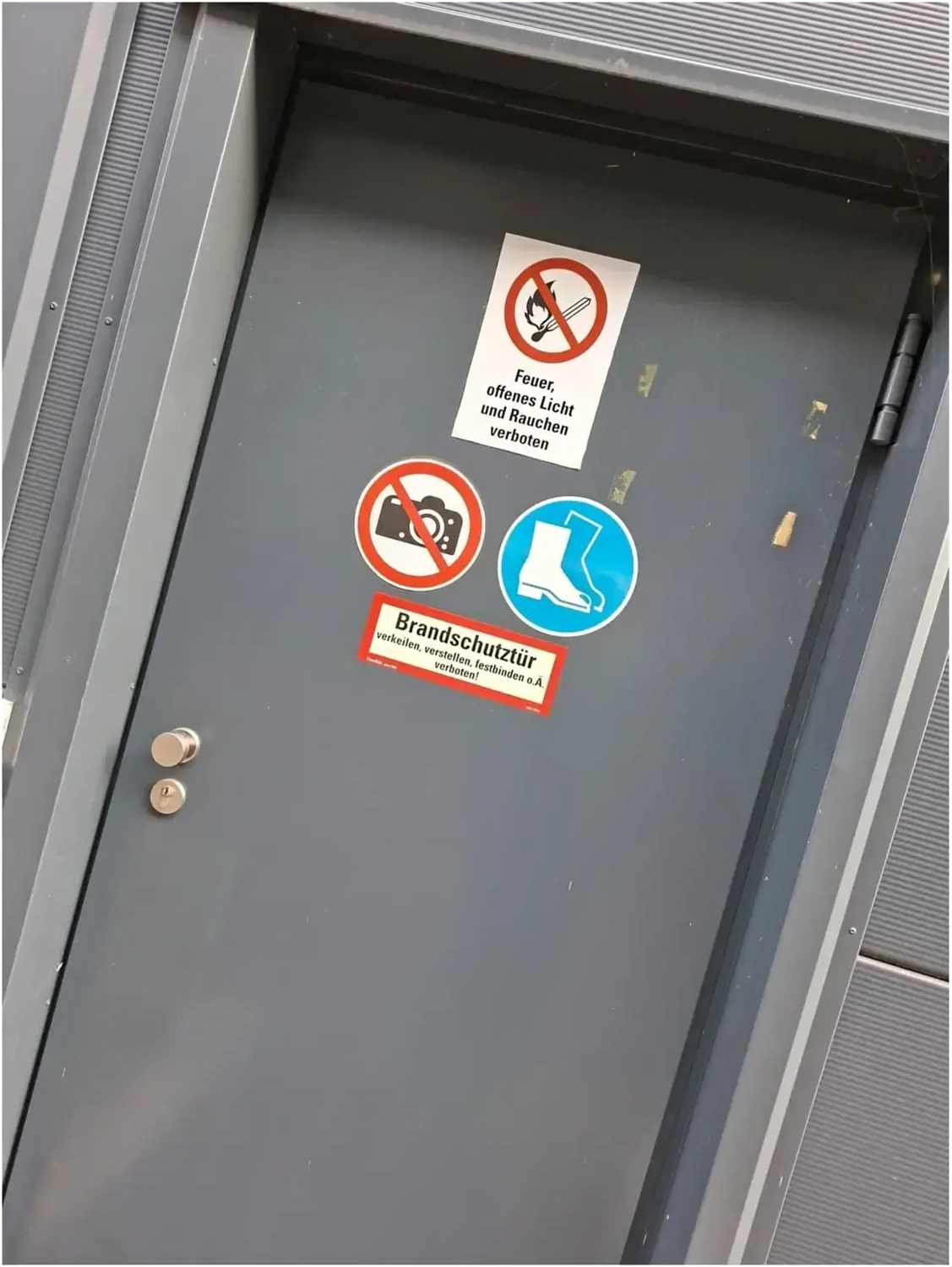 Alexandra Sturm - Beratung mit System – Sicherheit, Technik, Verantwortung -🚪 Türen & Tore