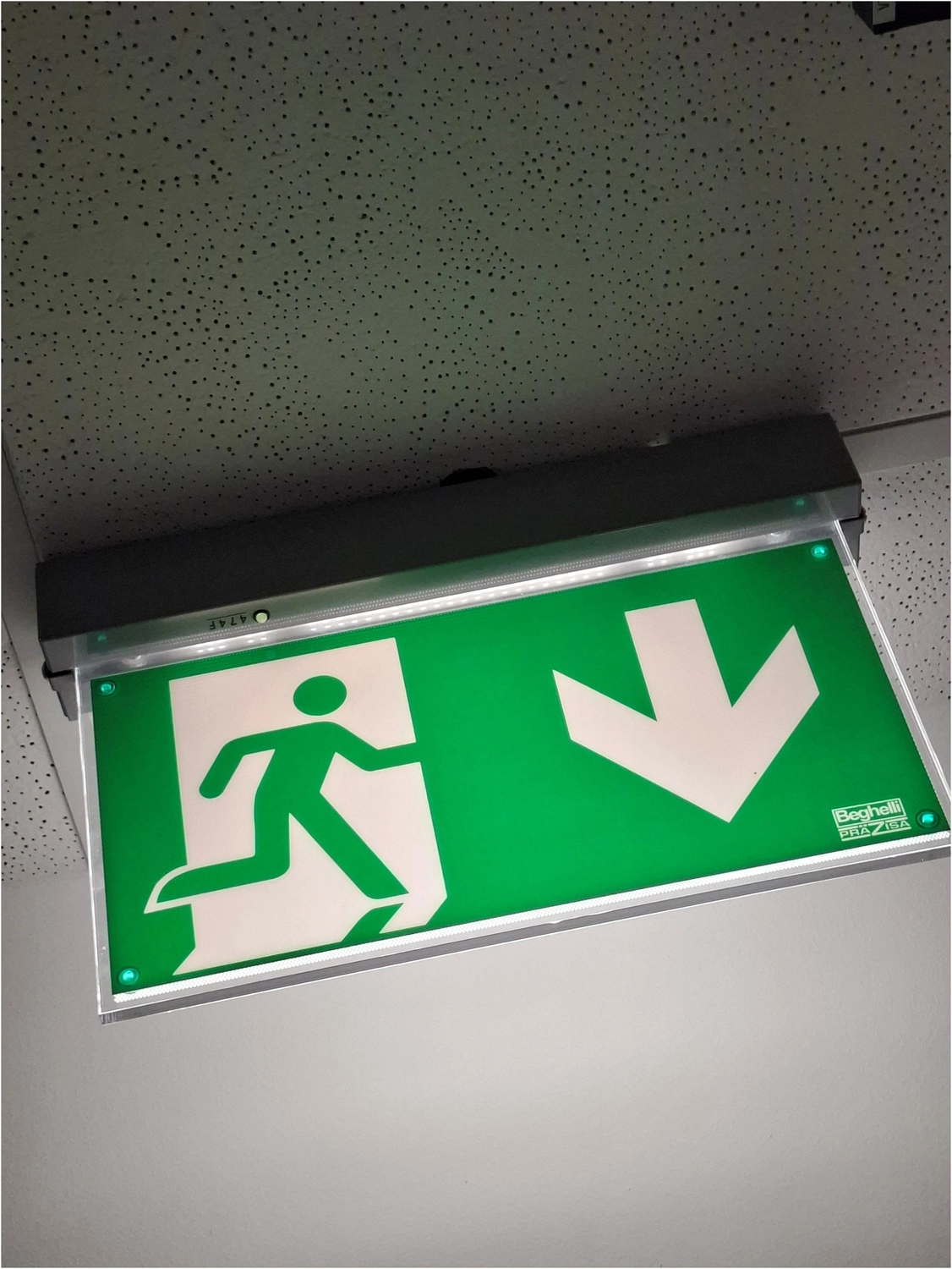 Alexandra Sturm - Beratung mit System – Sicherheit, Technik, Verantwortung -💡 Notbeleuchtung & Sicherheitsstromversorgung